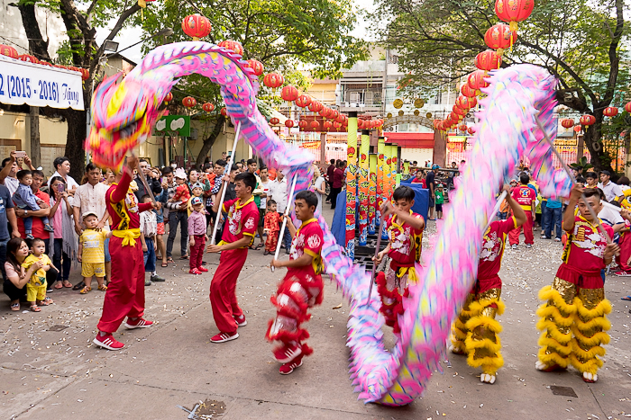 Read more about the article Tet Madness and a Lion Dance in Cho Lon