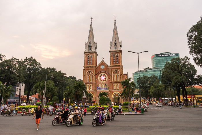 Read more about the article The Saigon Central Post Office and the Notre Dame Cathedral